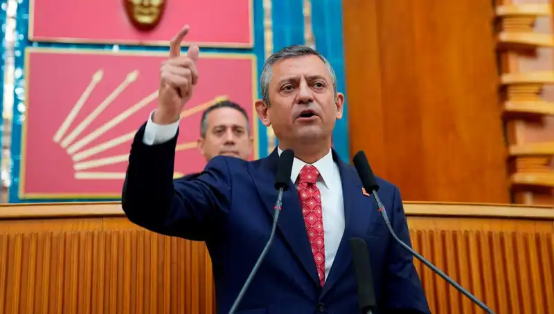 Özgür Özel'den İBB Soruşturmasına Sert Tepki: Adalet ve Şeffaflık Vurgusu