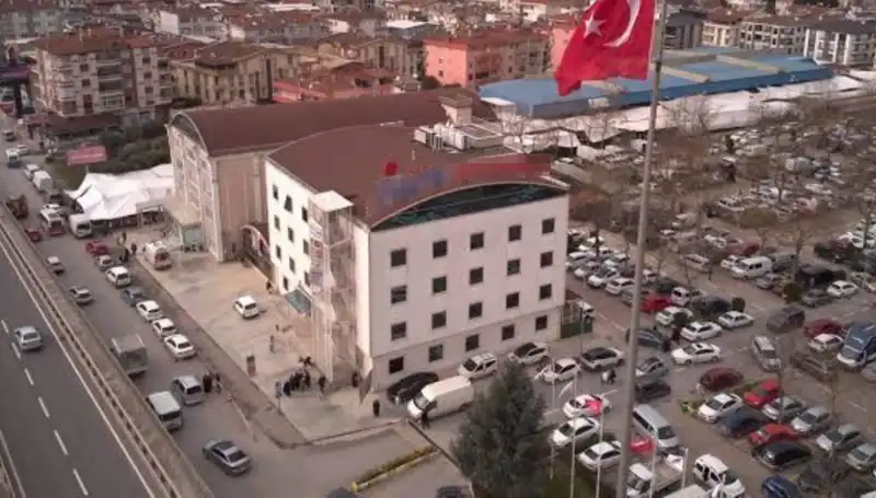 Deprem Mührüyle Güçlendirilmiş Özel Hastane: Perde Betonları Kesildi mi?