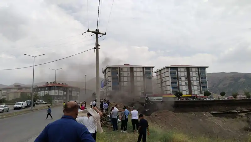 Bitlis'te Doğalgaz Hattında Patlama: İtfaiye ve Sağlık Ekipleri Olay Yerinde
