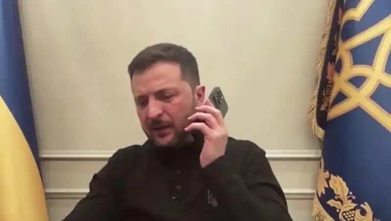 Zelenski'nin Basın Toplantısında Macron'un Sürpriz Call'u: "Seni Sonra Arayacağım"