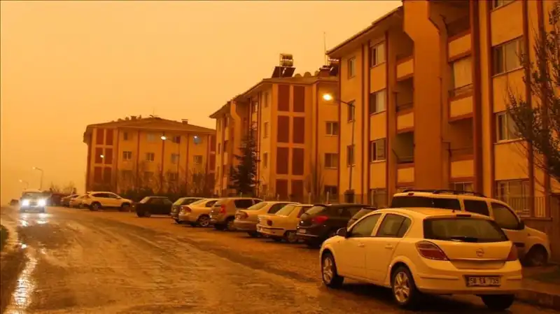 Çöl Tozu ve Sağanak Bir Araya Geliyor: Meteoroloji'den Dikkat Çeken Uyarı!