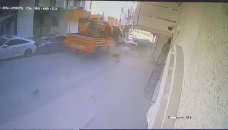 Kontrolden Çıkan Vinç, 23 Aracı Bir Arada Hasara Uğrattı!
