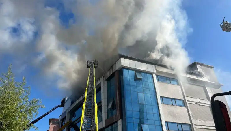 Esenyurt'taki Tekstil Atölyesinde Korkutan Yangın: İşçiler Teker TeKer Tahliye Edildi