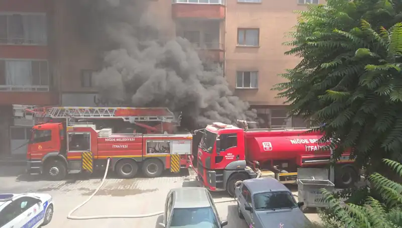 Niğde'de Beyaz Eşya Deposunda Korkutan Yangın: Sebebi Henüz Belirsiz