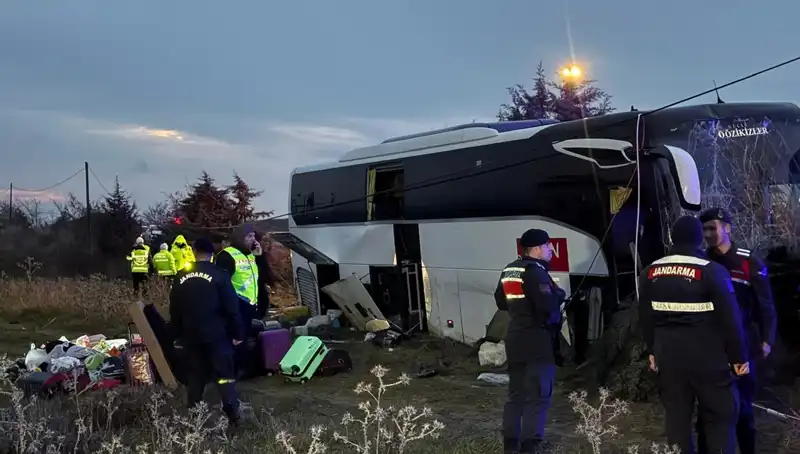 Çanakkale'de Facia: Kontrolden Çıkan Otobüs Şarampole Uçtu, 37 Yaralı!