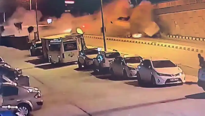 Freni Patlayan Arazözün Kazası: Yolcu Araçlarıyla Çarpıştı