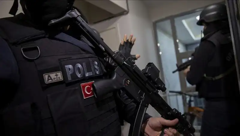 Samsun'da Uyuşturucu Operasyonu: 3 Bin 962 Sentetik Ecza Hapı Ele Geçirildi!
