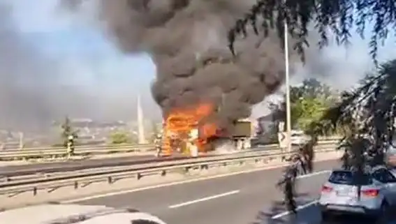D-100 Karayolu'nda TIR Yangını, Trafik Kilitlendi! Kazadan Neler Oluyor?