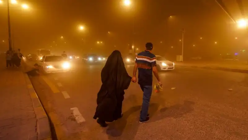 Irak'ta Kum Fırtınası: Havalimanları Seferleri Durdurdu, Hastaneler Dolduruldu