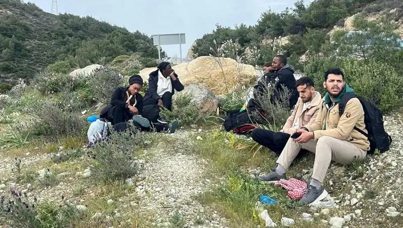 İki İl'de Düzensiz Göçmen Operasyonu: 20 Kişi Yakalandı