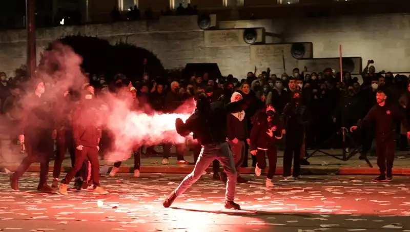 Yunanistan'da Hükümete Gensoru: Atina Sokaklarında Gözyaşartıcı Protestolar