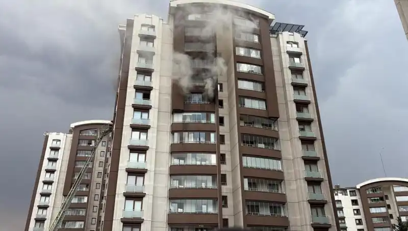 Ankara’da 14 Katlı Binada Patlayan Yangın, Can Pazarı Daireleri Sarmaladı