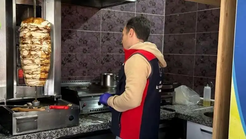 Tavuk Döner Alarmı: İşletmelere Sıra Dışı Baskınlar Devam Ediyor