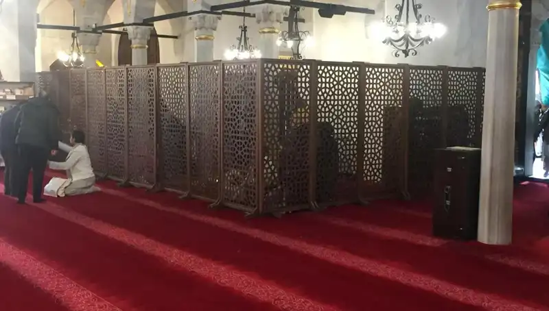 Türkiye'de İlk Defa Kadın-Erkek Teravih Namazı Yan Yana Kıldı mı?