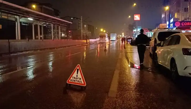 Bursa'da Polislere Çarpan Kamyonet Kazası: Detaylar Ortaya Çıktı