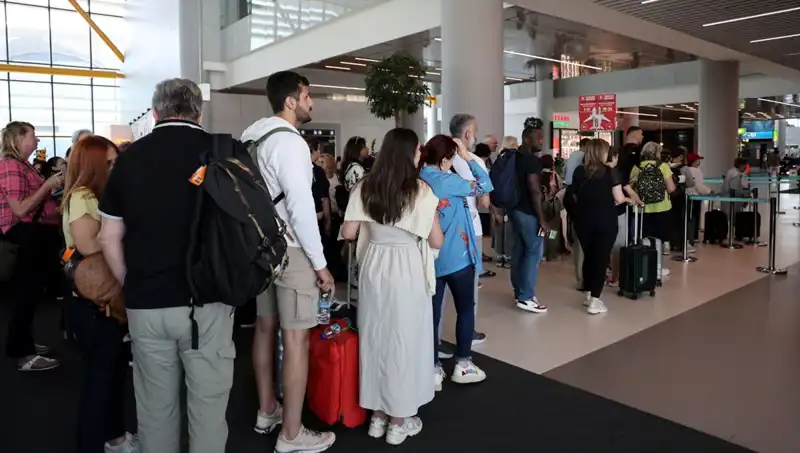İstanbul Havalimanı'nda Bayram Yoğunluğu: 1,642 Uçuş Bekleniyor!