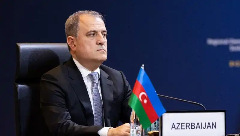 Azerbaycan ve Ermenistan Tarihi Anlaşma ile Barışa Adım Attı