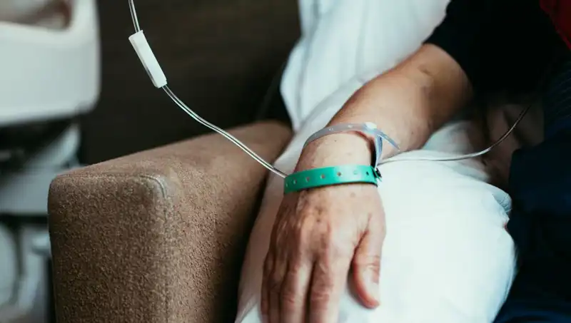 35 Yaşındaki Adamın Düğün Stresi Sanılan Belirtileri Kolon Kanseriyle Sonuçlandı
