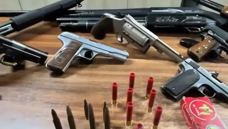 İzmir’de Yasa Dışı Silah Ticareti Operasyonu: 1 Kişi Tutuklandı, Detaylar Şok Edici!