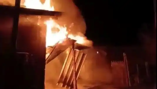 Karabük'te Korkutan Yangın: İki Ev alevlere Teslim Oldu