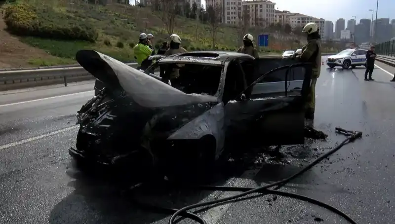 Alev Alev Yanan Otomobil: Son Anda Efsanevi Bir Kurtarma!