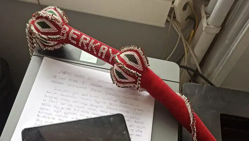 Kırbaçlı Saldırganlardan Kaçmaya Çalışan Genç, Hayatını Tehlikeye Attı