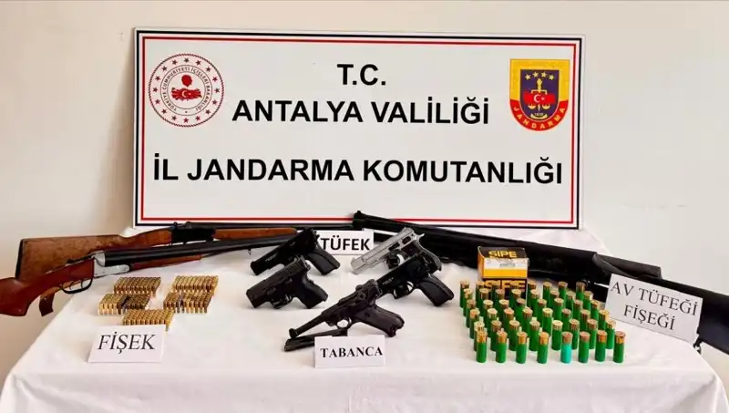 Antalya'da Büyük Ruhsatsız Silah Operasyonu: Suç Girişimlerine Darbe