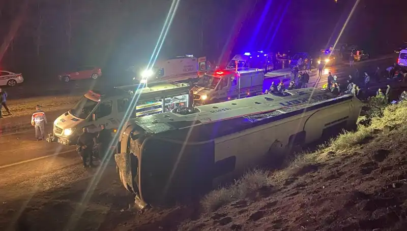 İşçi Servisi Şarampole Devrildi: 23 Yaralı, Olayın Detayları İnanılmaz!