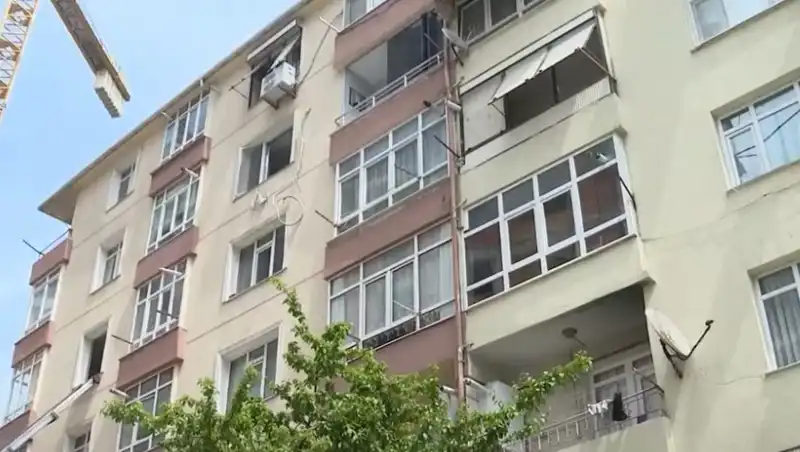 İstanbul’da Kolonları Patlayan 96 Dairelik Site Acil Tahliye Edildi!