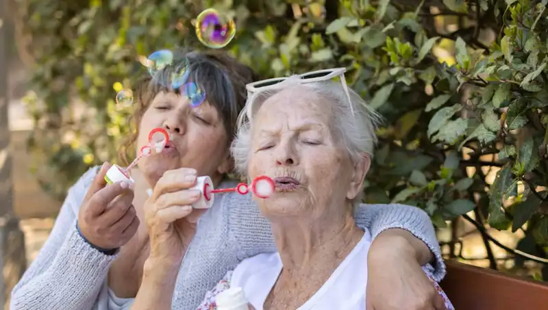 100 Yaşındaki İki Kadından Uzun Yaşamın Sırrı: Diyet ve Egzersiz İle Olmaz!