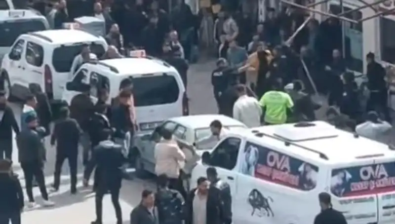 Erciş'te Taşlı ve Sopalı Kavga: 7 Kişi Gözaltına Alındı