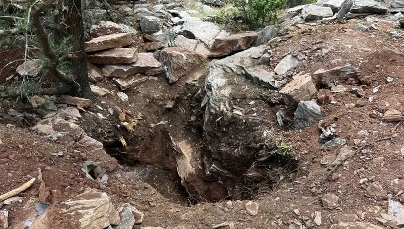 Eski Vali ve Emekli Albay Define Ararken Suçüstü Yakalandı