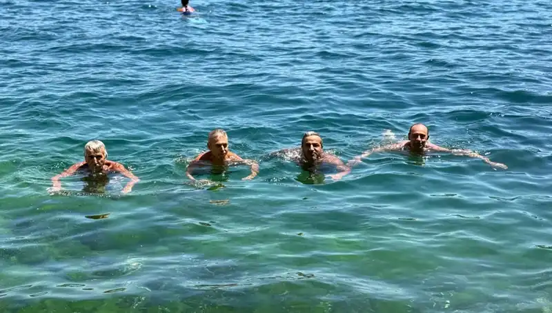 Sıcak Havanın Etkisiyle Plajlar Dolup Taştı