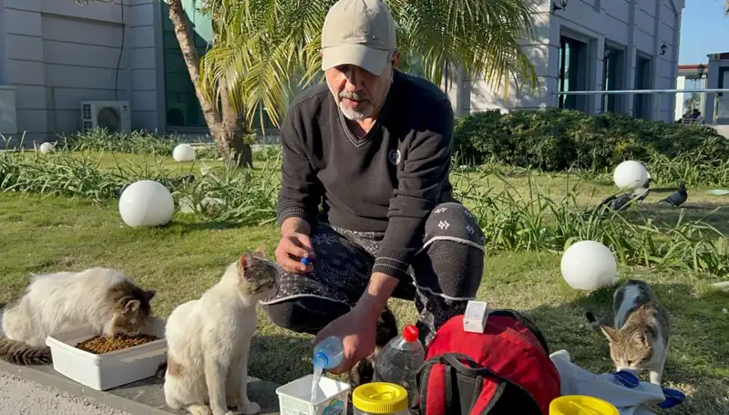 59 Yaşındaki Adamın 8 Kilometre Yürüyüşü ve Merhameti Herkesi Etkiledi