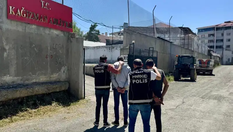 Kars'ta Uyuşturucu Operasyonu: 2 Şahıs Tutuklandı, Sokaklar Güven Altında!