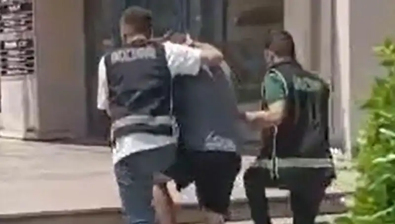 Sahte Dolar İle Alışveriş Yapan Turist Sınır Dışı Edildi