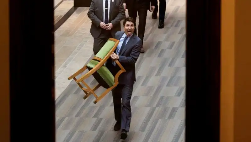 Trudeau'nun Siyasi Göçü: Sandalyesiyle Gidiyor, Halk Yanında Kalmıştı