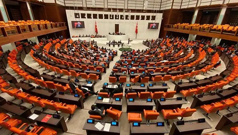 Emekli İkramiyesi İçin Tarihi Teklif: TBMM'de İlk Maddeler Kabul Edildi