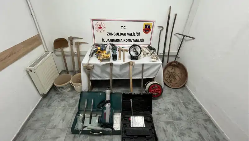 Çaycuma'da Kaçak Kazı Skandalı: 5 Kişi Suçüstü Yakalandı!
